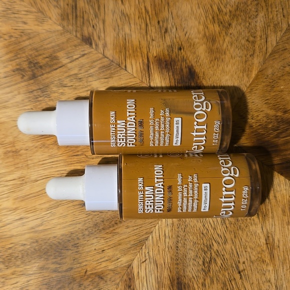 Neutrogena Foundation Set of 2 - Picture 1 of 4